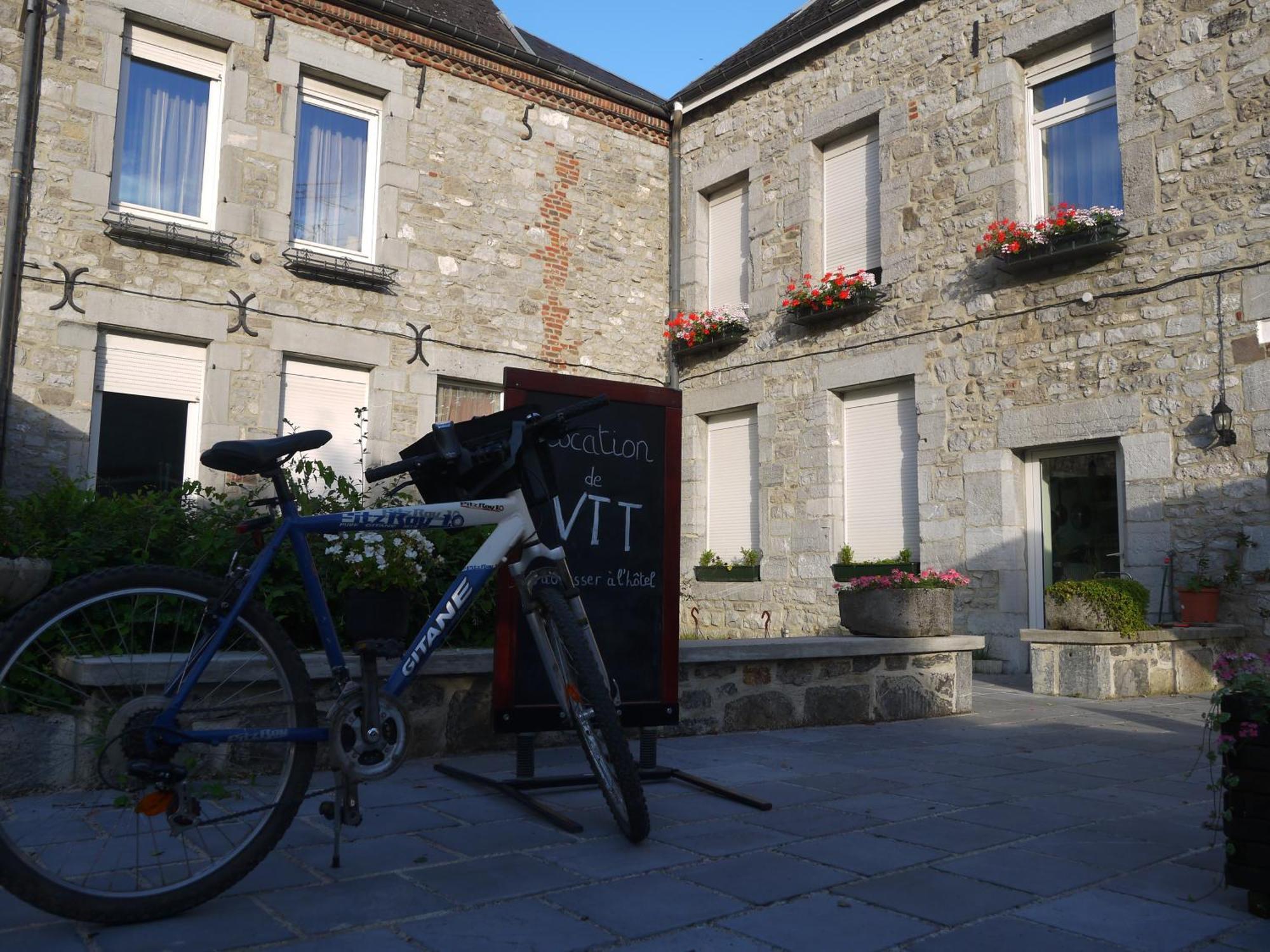 Hotel Val Saint Hilaire Givet Zewnętrze zdjęcie