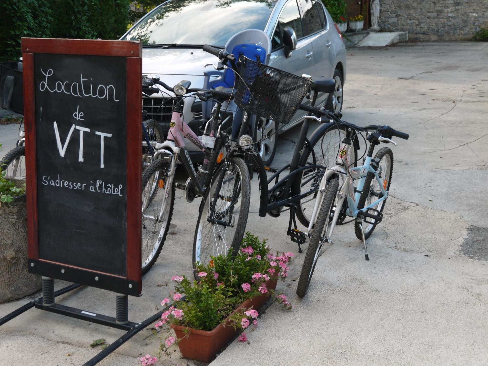 Hotel Val Saint Hilaire Givet Zewnętrze zdjęcie